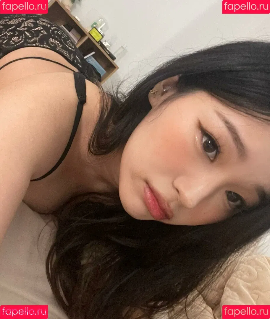 Aikuros / Hyoon Onlyfans Photo Gallery 