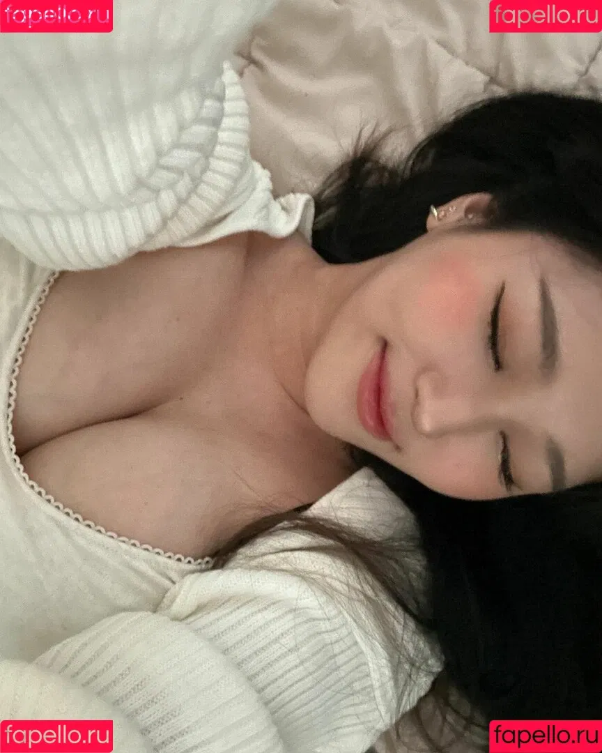 Aikuros / Hyoon Onlyfans Photo Gallery 