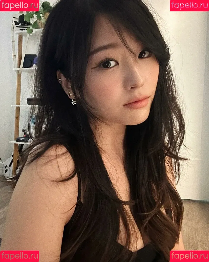 Aikuros / Hyoon Onlyfans Photo Gallery 