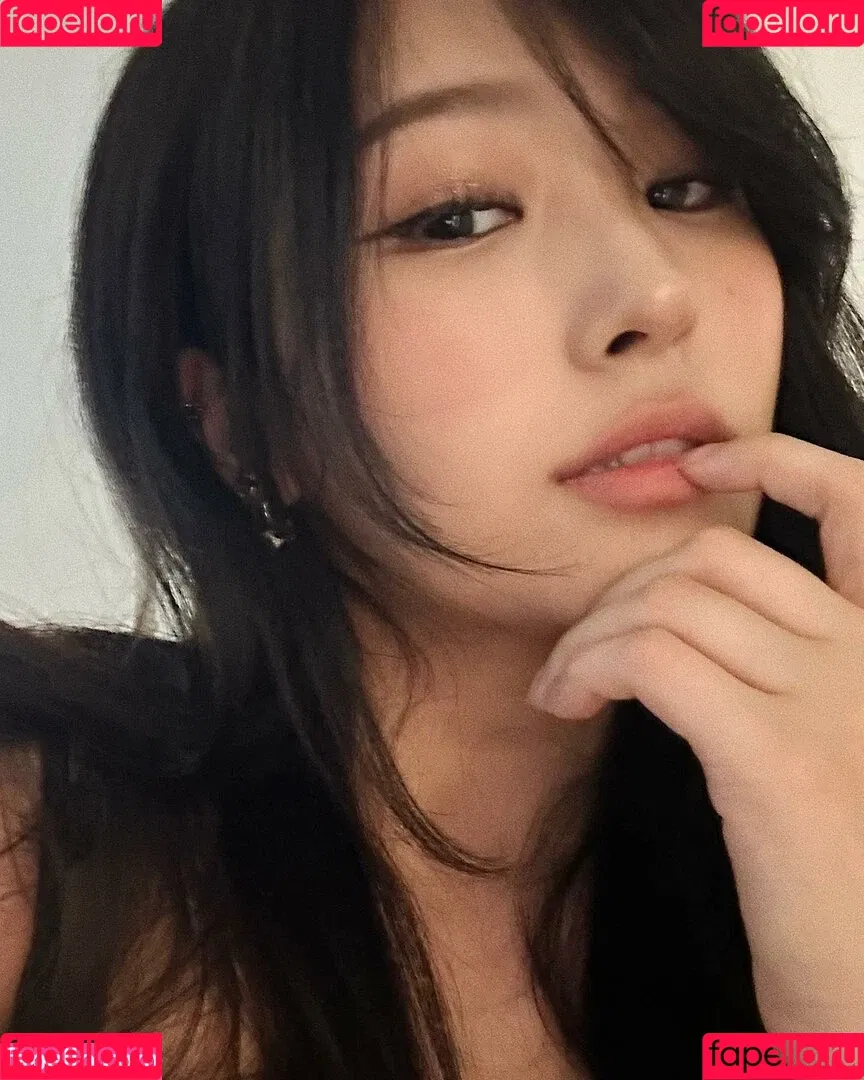 Aikuros / Hyoon Onlyfans Photo Gallery 