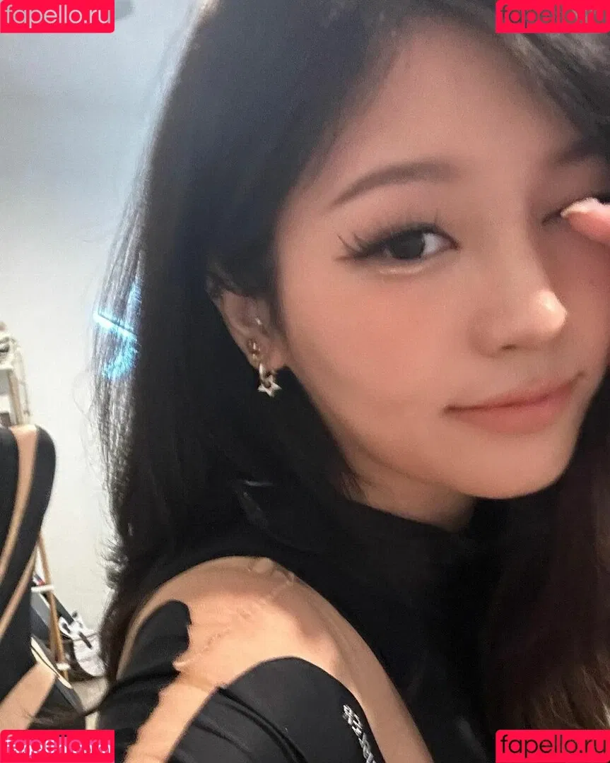 Aikuros / Hyoon Onlyfans Photo Gallery 