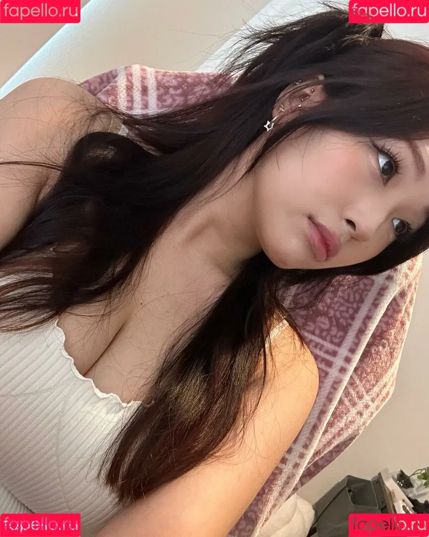 Aikuros / Hyoon Onlyfans Photo Gallery 