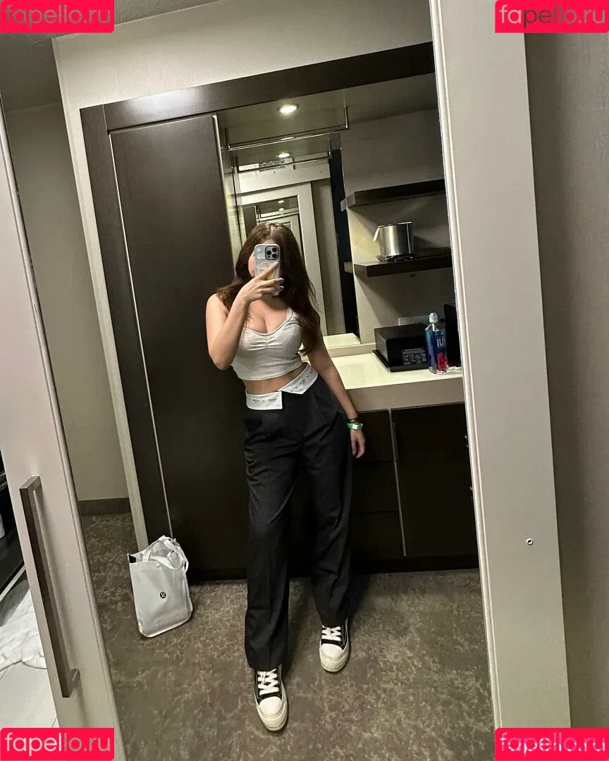 Aikuros / Hyoon Onlyfans Photo Gallery 