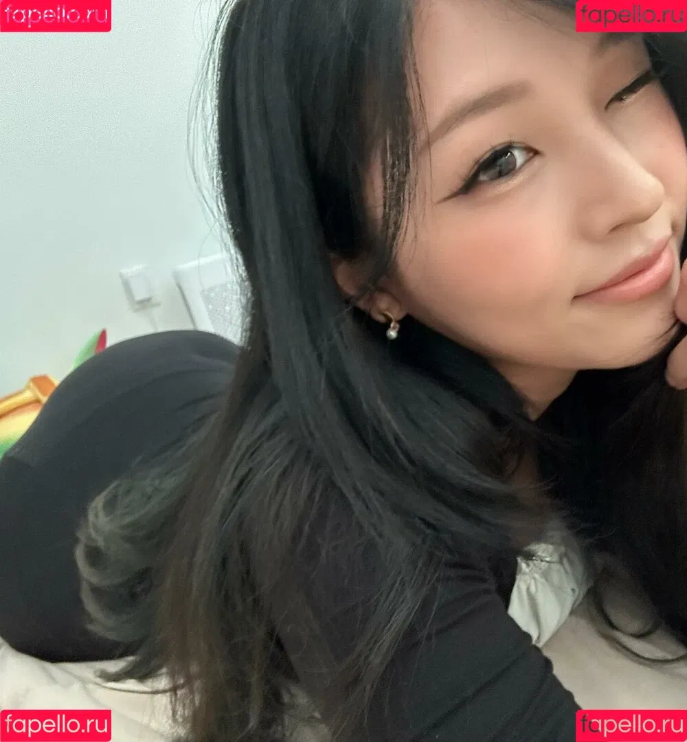 Aikuros / Hyoon Onlyfans Photo Gallery 