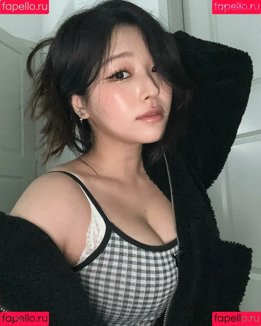 Aikuros / Hyoon Onlyfans Photo Gallery 