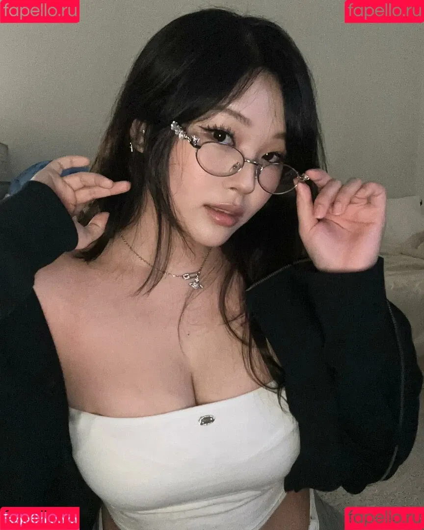 Aikuros / Hyoon Onlyfans Photo Gallery 