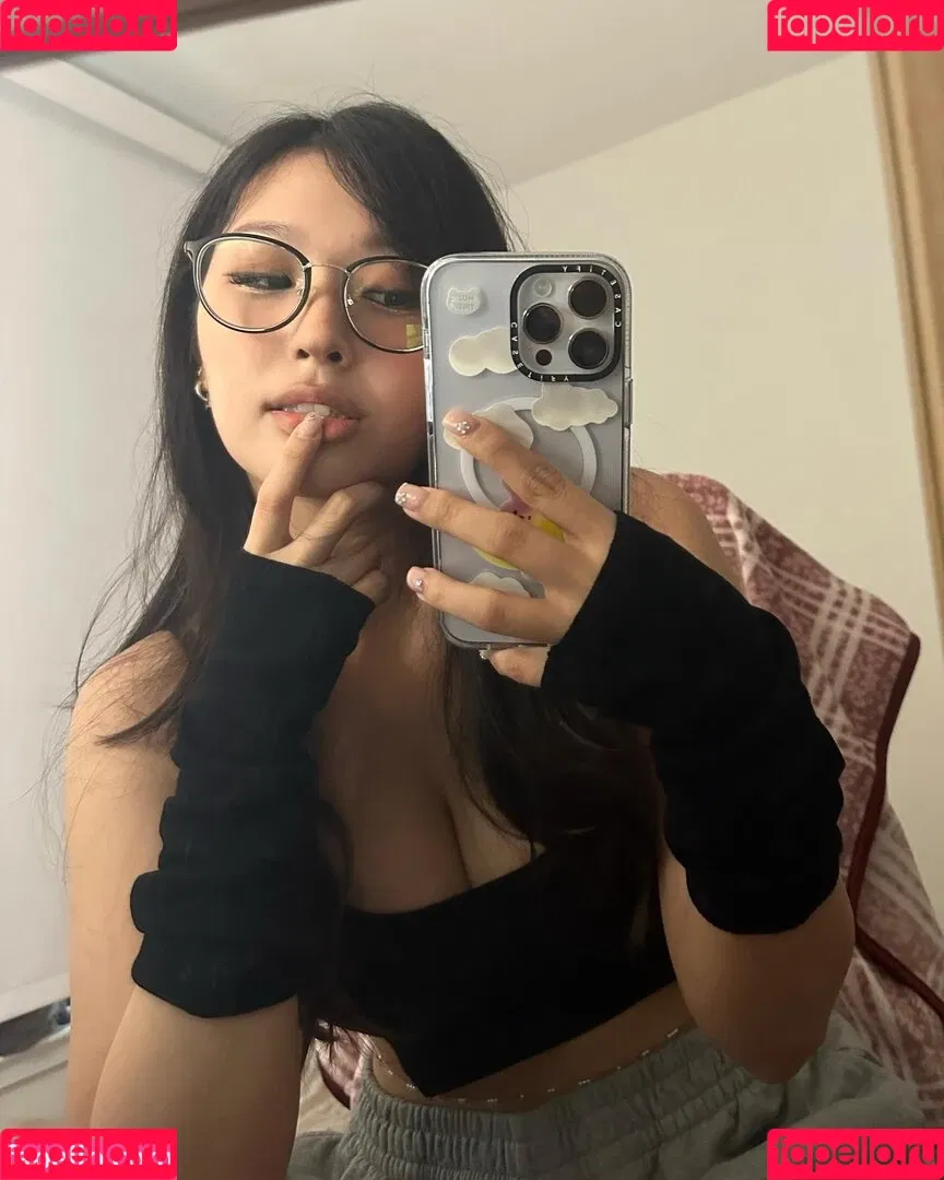 Aikuros / Hyoon Onlyfans Photo Gallery 