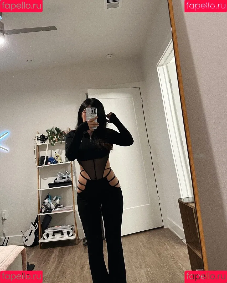 Aikuros / Hyoon Onlyfans Photo Gallery 