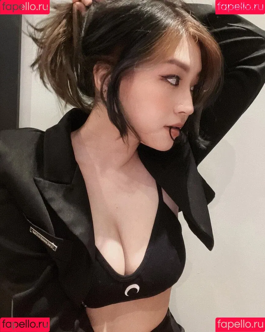 Aikuros / Hyoon Onlyfans Photo Gallery 