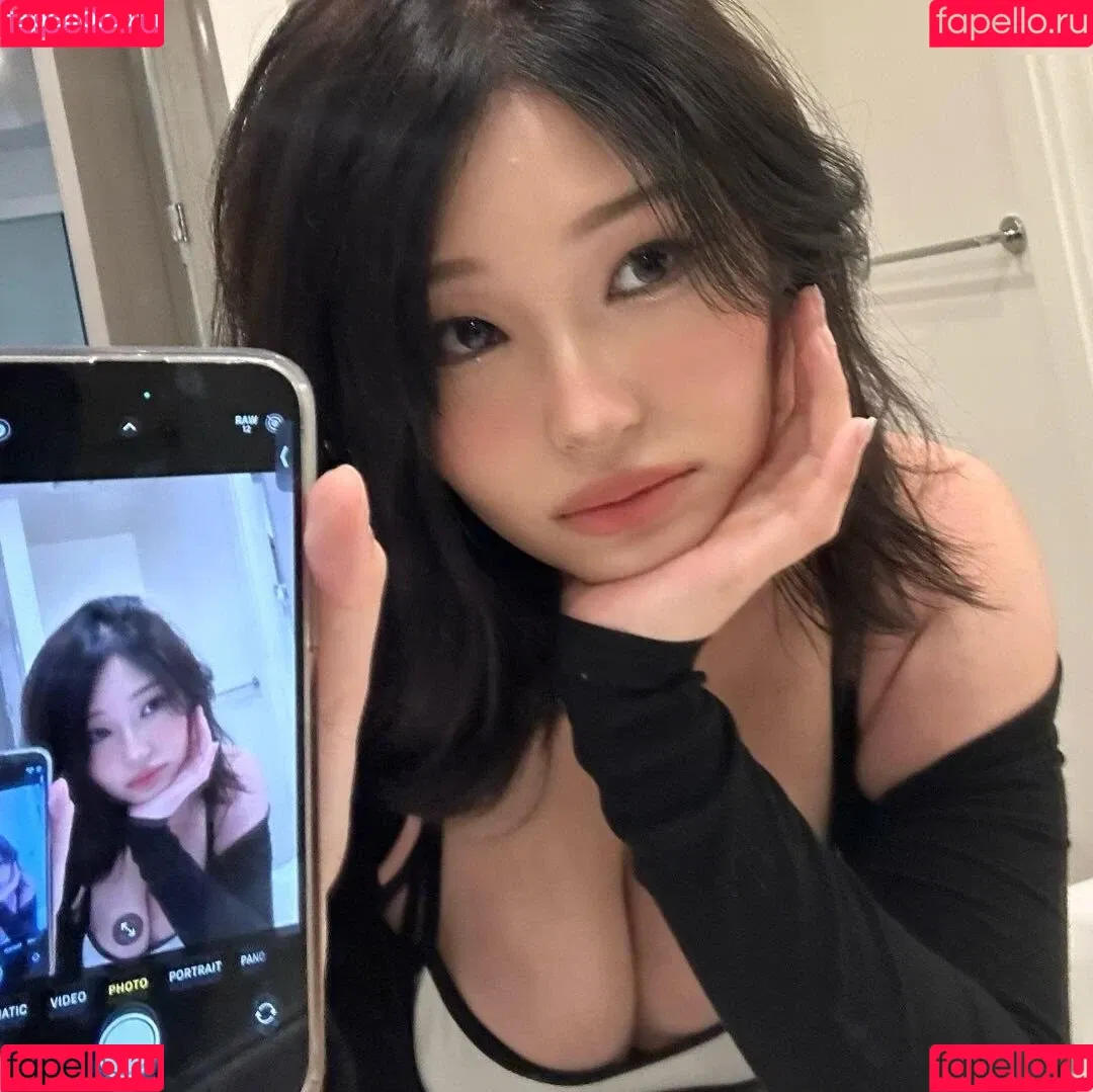 Aikuros / Hyoon Onlyfans Photo Gallery 