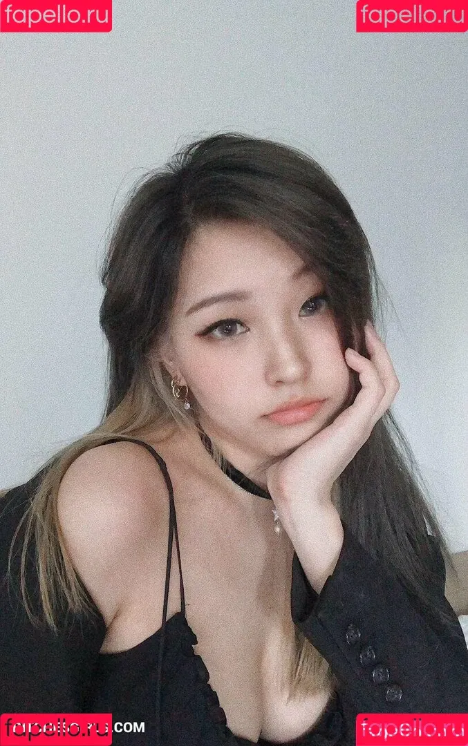 Aikuros / Hyoon Onlyfans Photo Gallery 