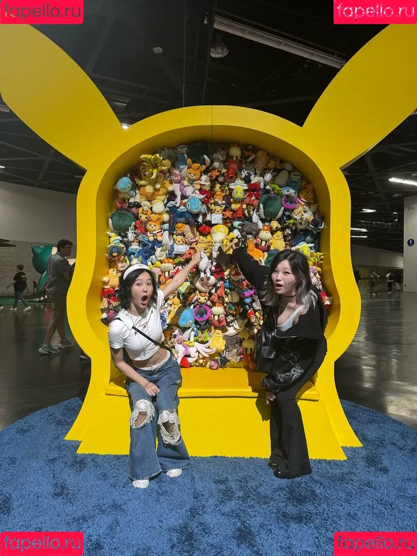 Aikuros / Hyoon Onlyfans Photo Gallery 