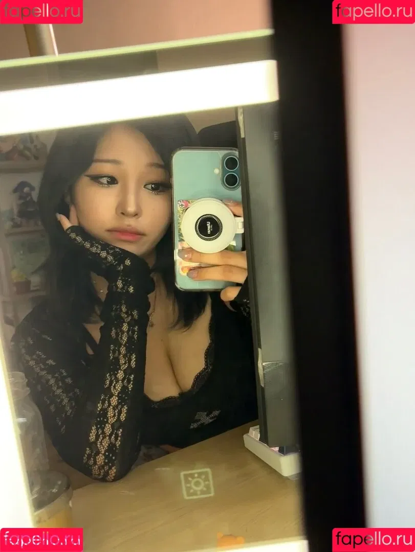 Aikuros / Hyoon Onlyfans Photo Gallery 