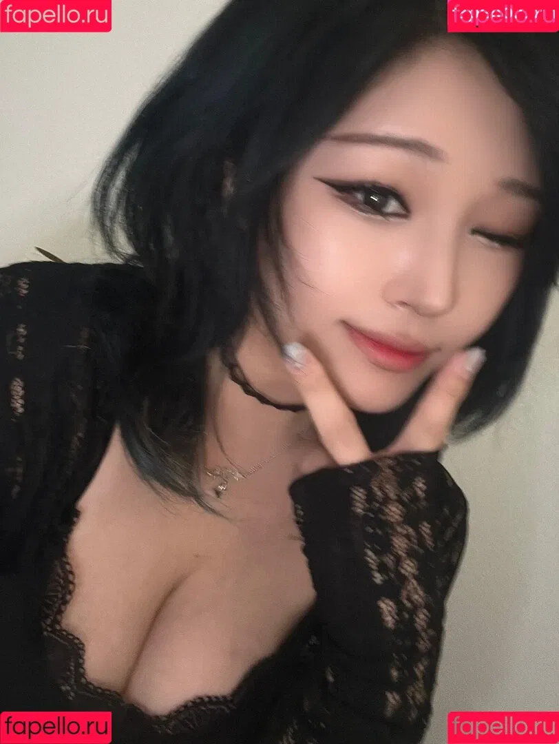 Aikuros / Hyoon Onlyfans Photo Gallery 