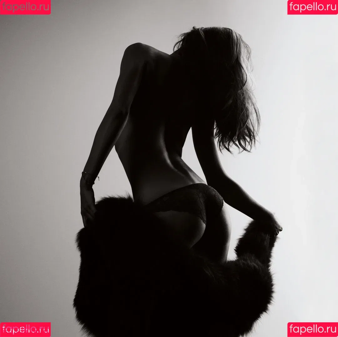 Miranda Kerr / mirandakerr / tsmirandakerr Onlyfans Photo Gallery 