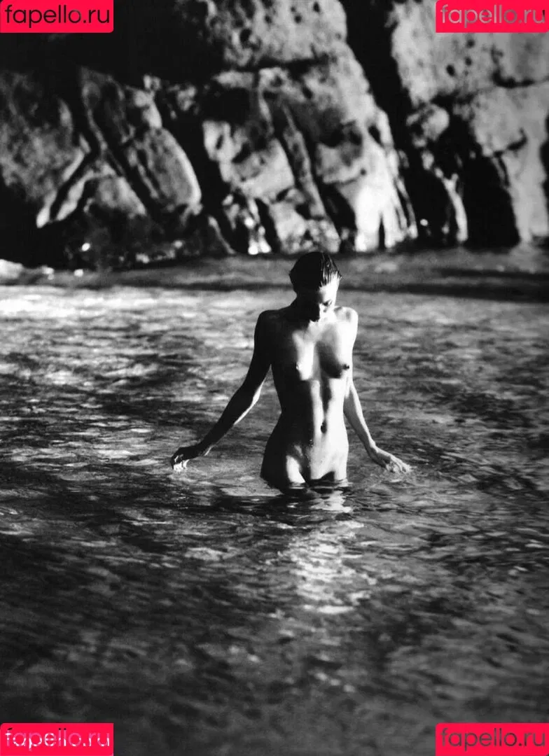 Miranda Kerr / mirandakerr / tsmirandakerr Onlyfans Photo Gallery 