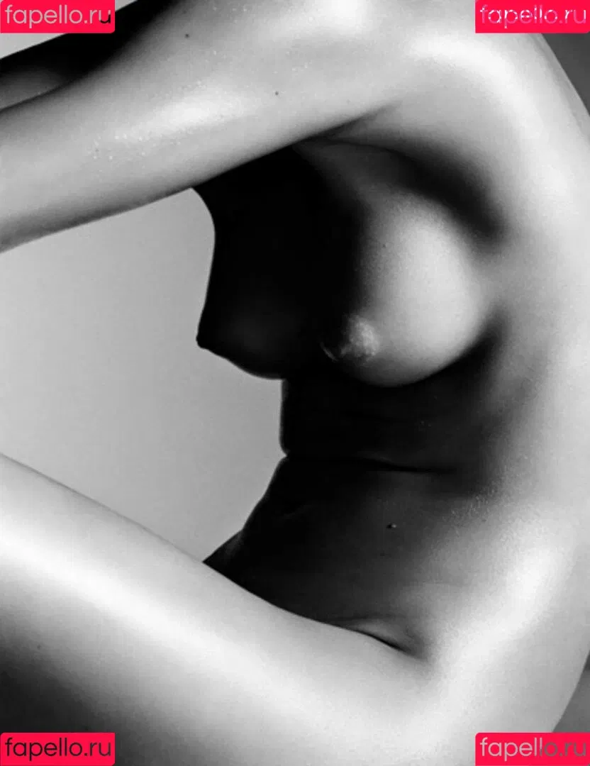 Miranda Kerr / mirandakerr / tsmirandakerr Onlyfans Photo Gallery 