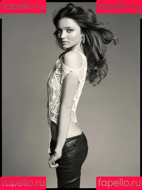 Miranda Kerr / mirandakerr / tsmirandakerr Onlyfans Photo Gallery 