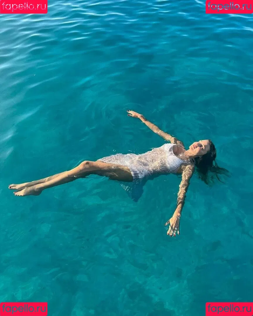 Miranda Kerr / mirandakerr / tsmirandakerr Onlyfans Photo Gallery 