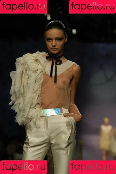 Miranda Kerr / mirandakerr / tsmirandakerr Onlyfans Photo Gallery 