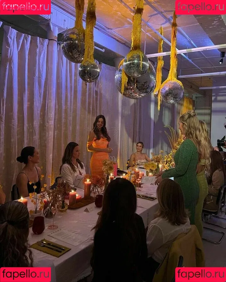 Miranda Kerr / mirandakerr / tsmirandakerr Onlyfans Photo Gallery 