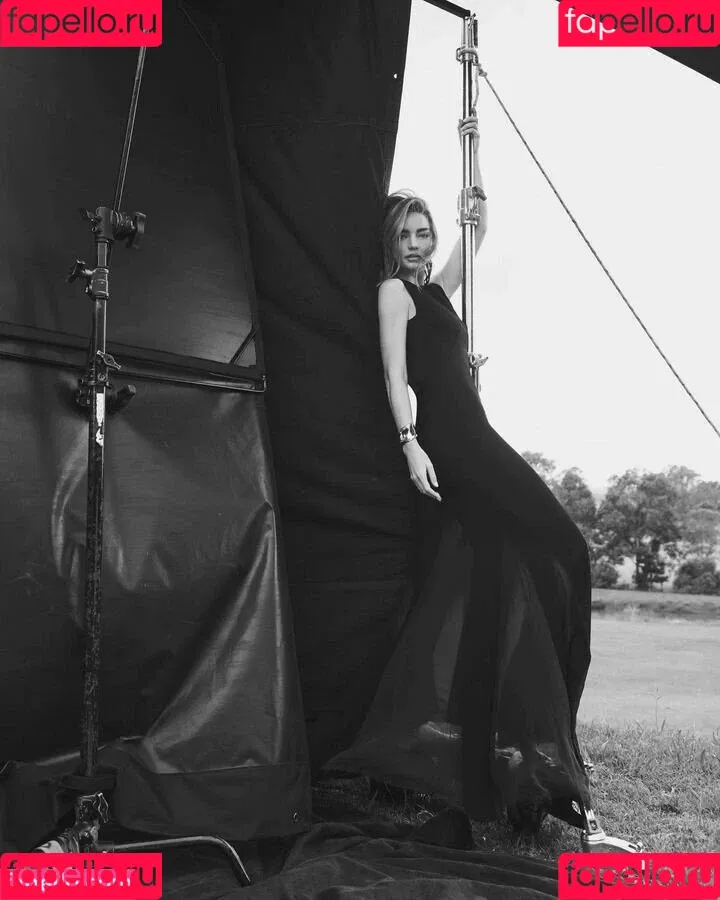 Miranda Kerr / mirandakerr / tsmirandakerr Onlyfans Photo Gallery 