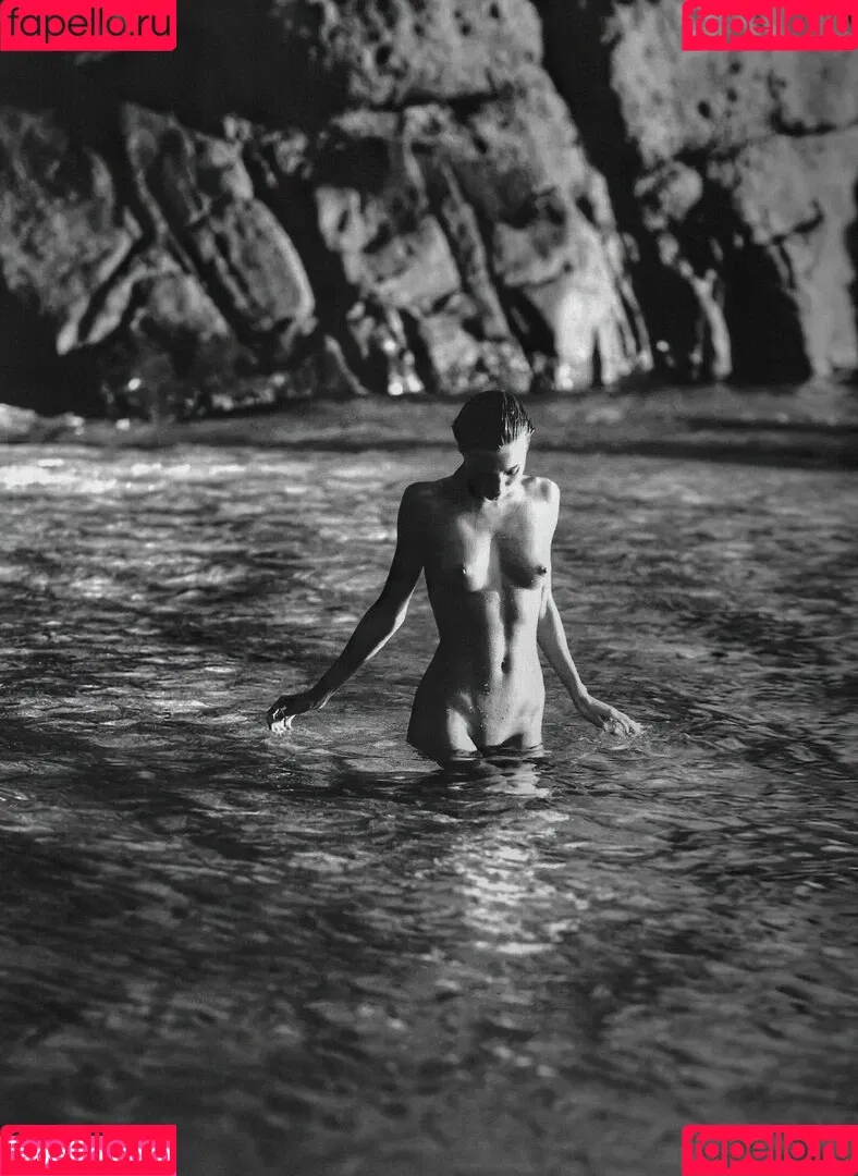 Miranda Kerr / mirandakerr / tsmirandakerr Onlyfans Photo Gallery 