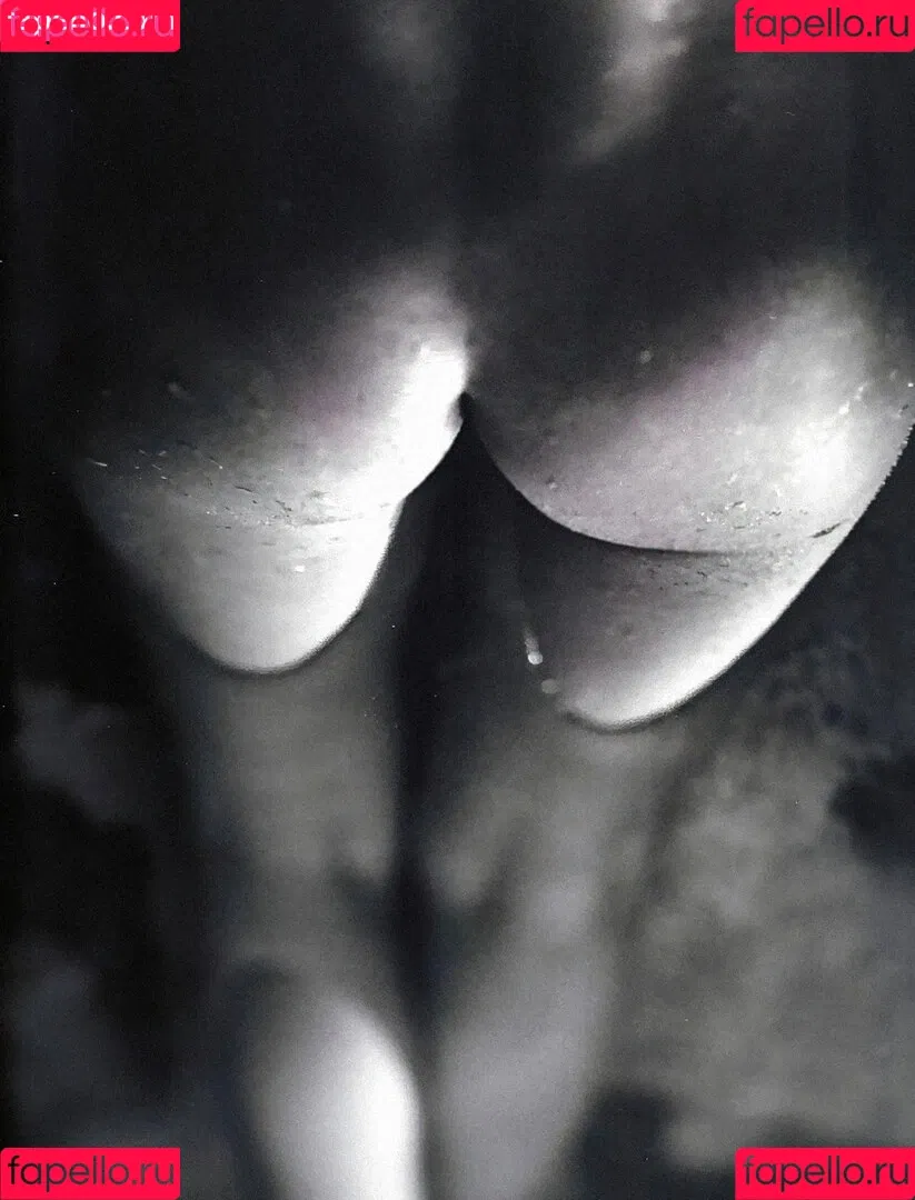 Miranda Kerr / mirandakerr / tsmirandakerr Onlyfans Photo Gallery 