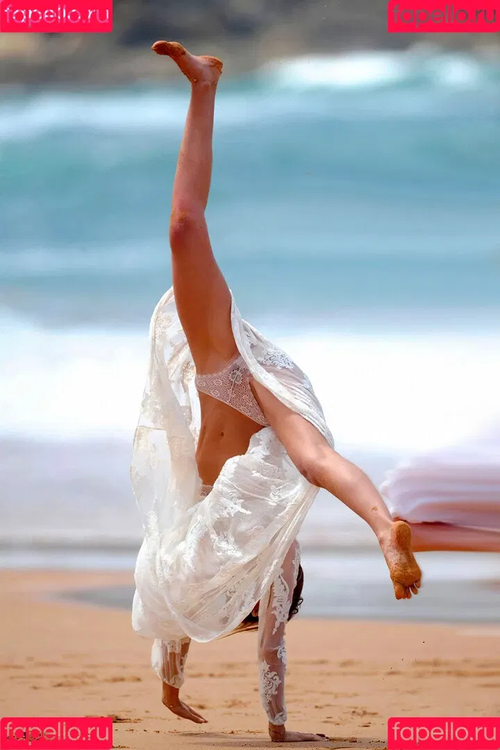 Miranda Kerr / mirandakerr / tsmirandakerr Onlyfans Photo Gallery 