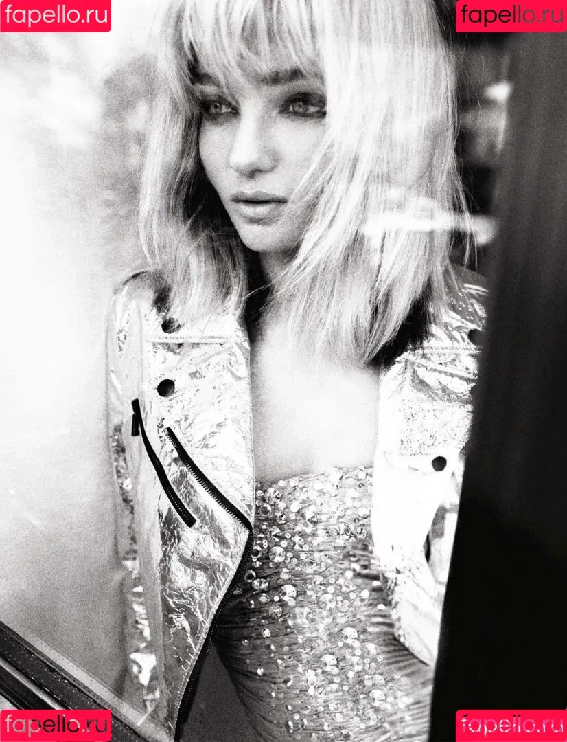 Miranda Kerr / mirandakerr / tsmirandakerr Onlyfans Photo Gallery 