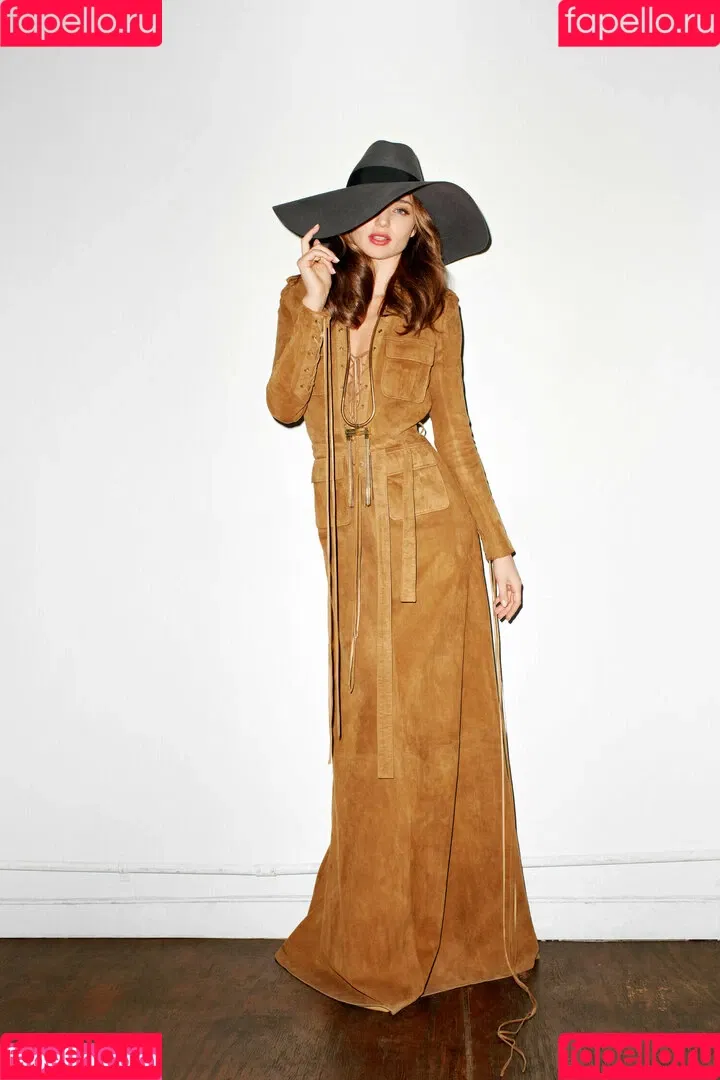 Miranda Kerr / mirandakerr / tsmirandakerr Onlyfans Photo Gallery 