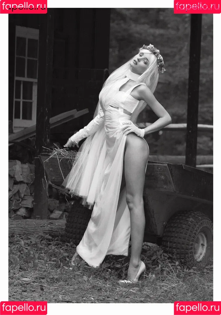 Miranda Kerr / mirandakerr / tsmirandakerr Onlyfans Photo Gallery 