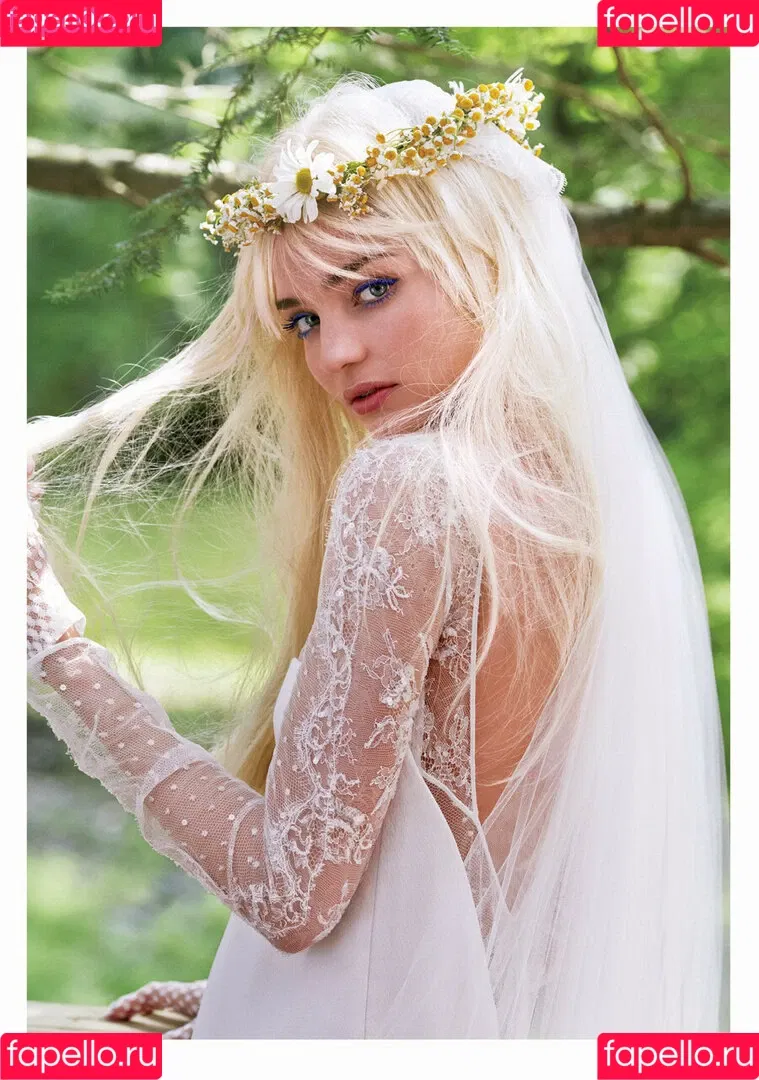 Miranda Kerr / mirandakerr / tsmirandakerr Onlyfans Photo Gallery 