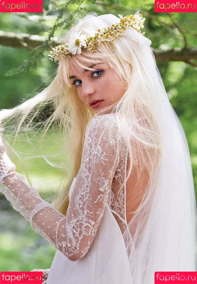 Miranda Kerr / mirandakerr / tsmirandakerr Onlyfans Photo Gallery 