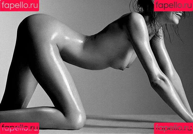 Miranda Kerr / mirandakerr / tsmirandakerr Onlyfans Photo Gallery 