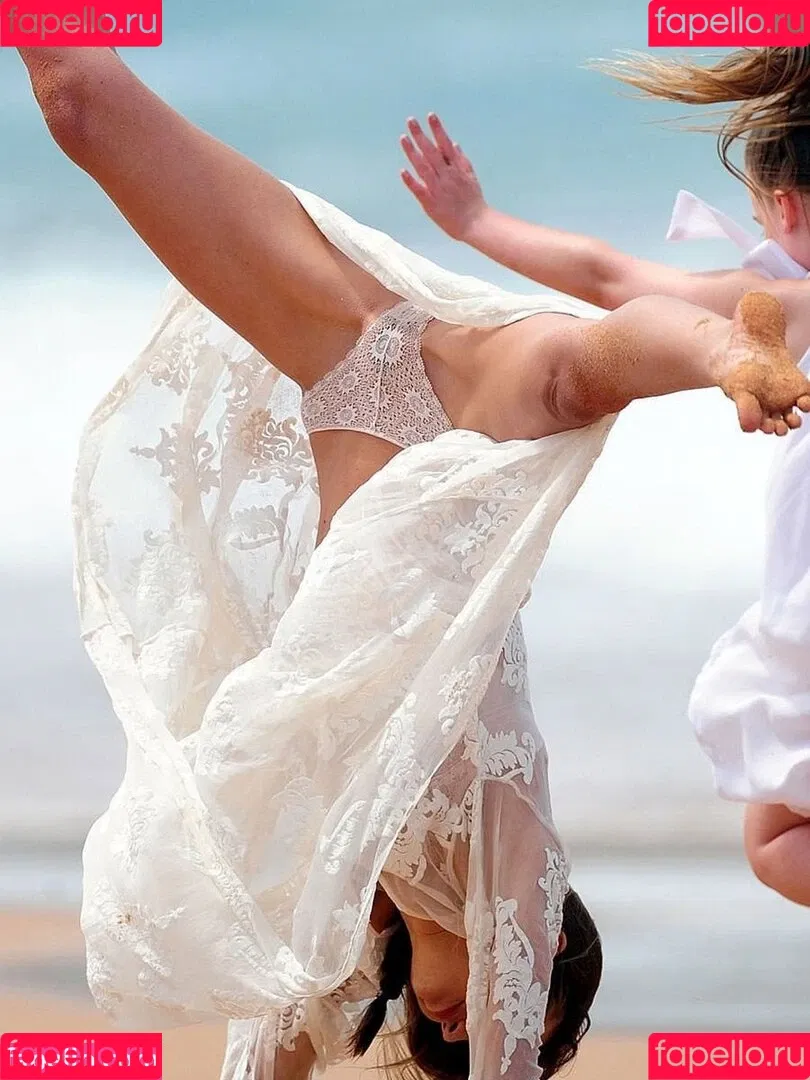 Miranda Kerr / mirandakerr / tsmirandakerr Onlyfans Photo Gallery 