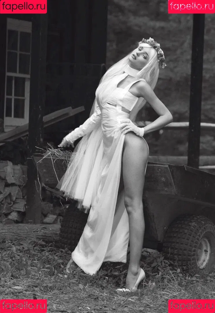 Miranda Kerr / mirandakerr / tsmirandakerr Onlyfans Photo Gallery 