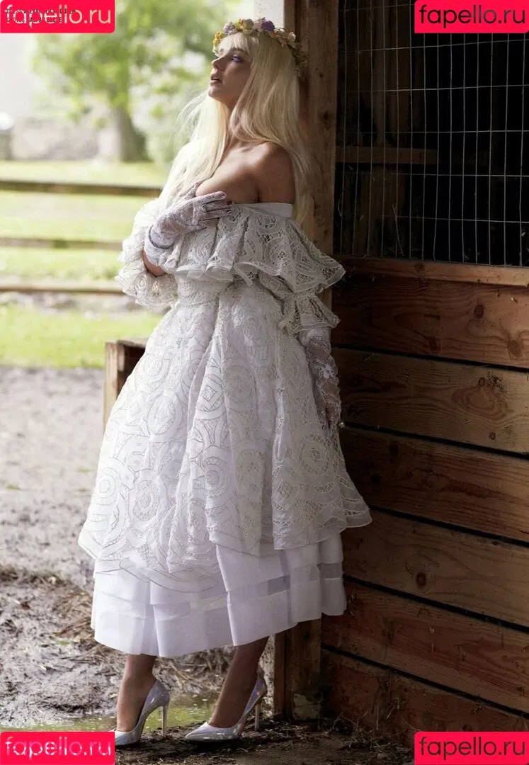 Miranda Kerr / mirandakerr / tsmirandakerr Onlyfans Photo Gallery 