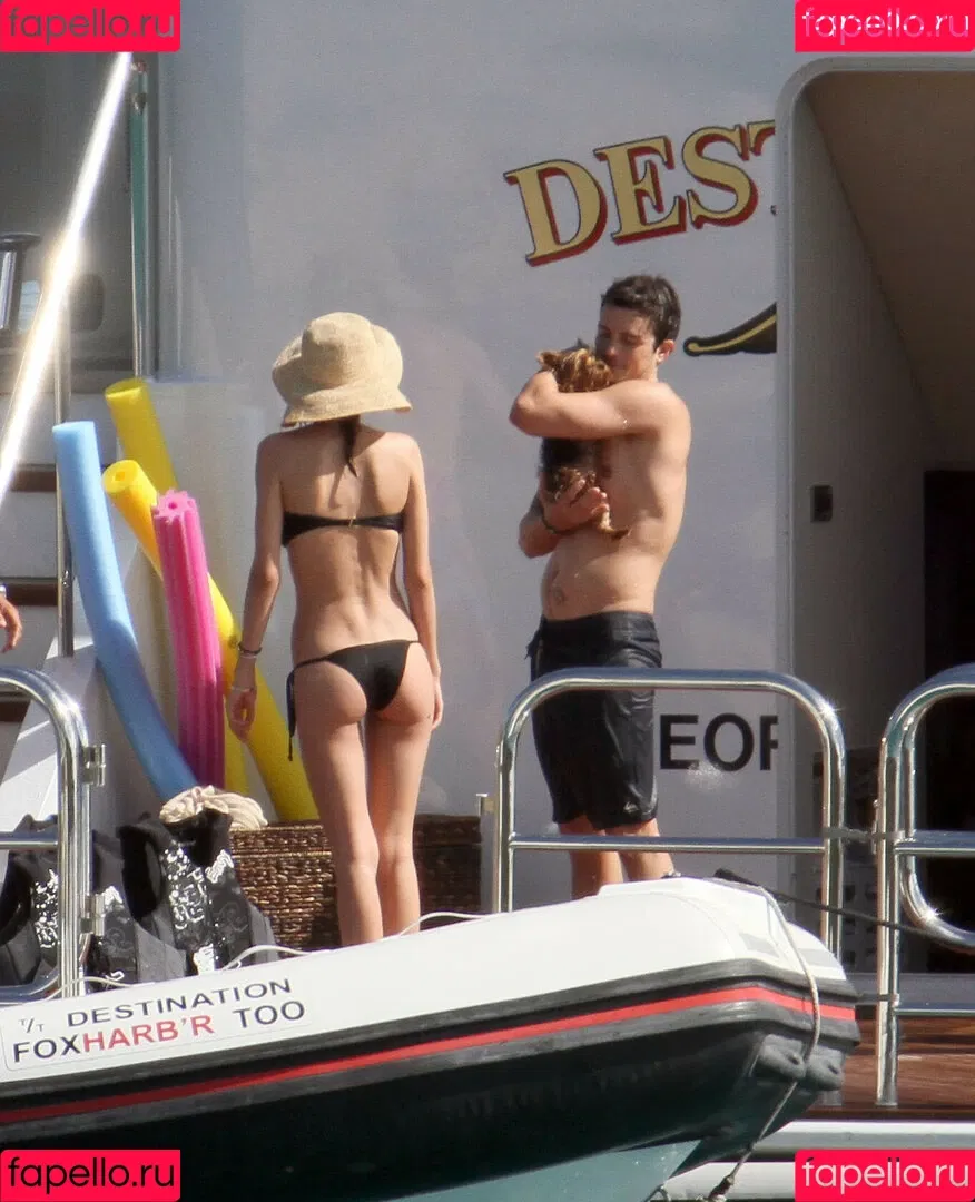 Miranda Kerr / mirandakerr / tsmirandakerr Onlyfans Photo Gallery 