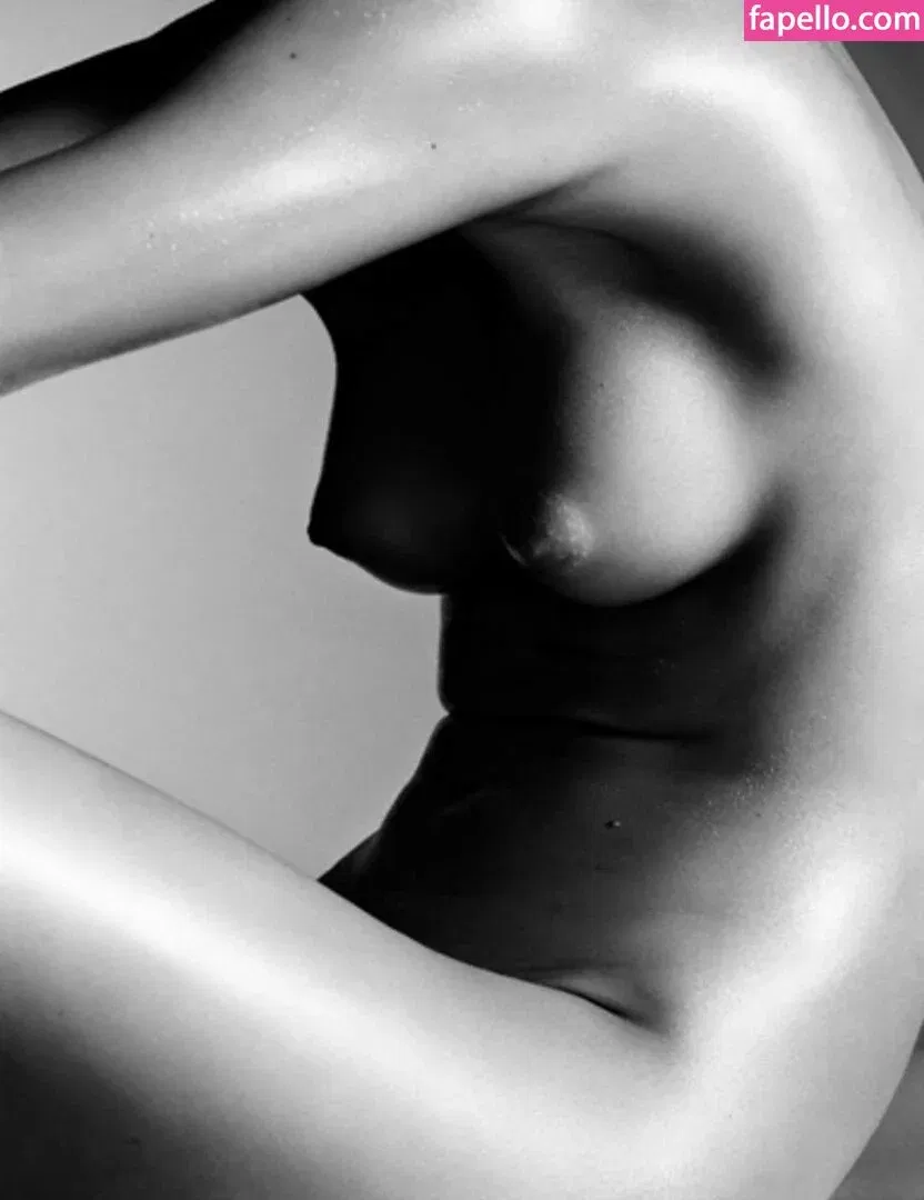 Miranda Kerr / mirandakerr / tsmirandakerr Onlyfans Photo Gallery 