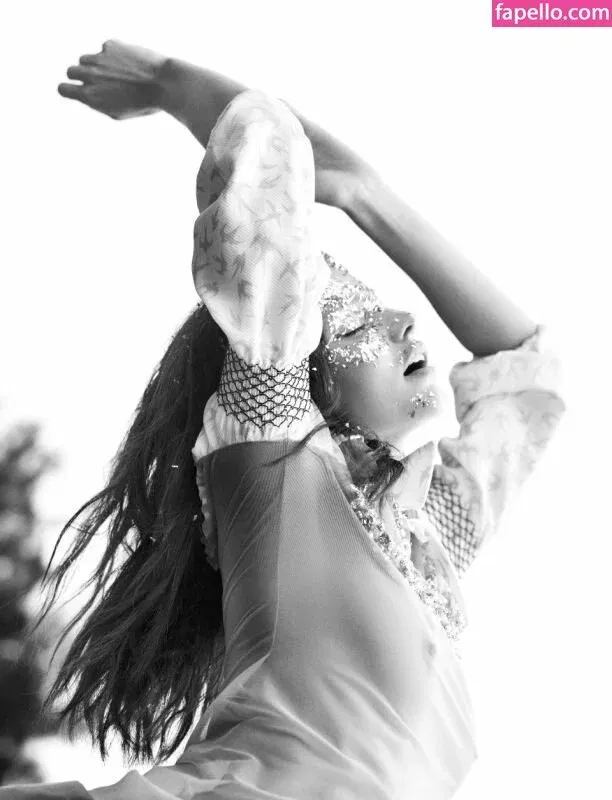 Miranda Kerr / mirandakerr / tsmirandakerr Onlyfans Photo Gallery 