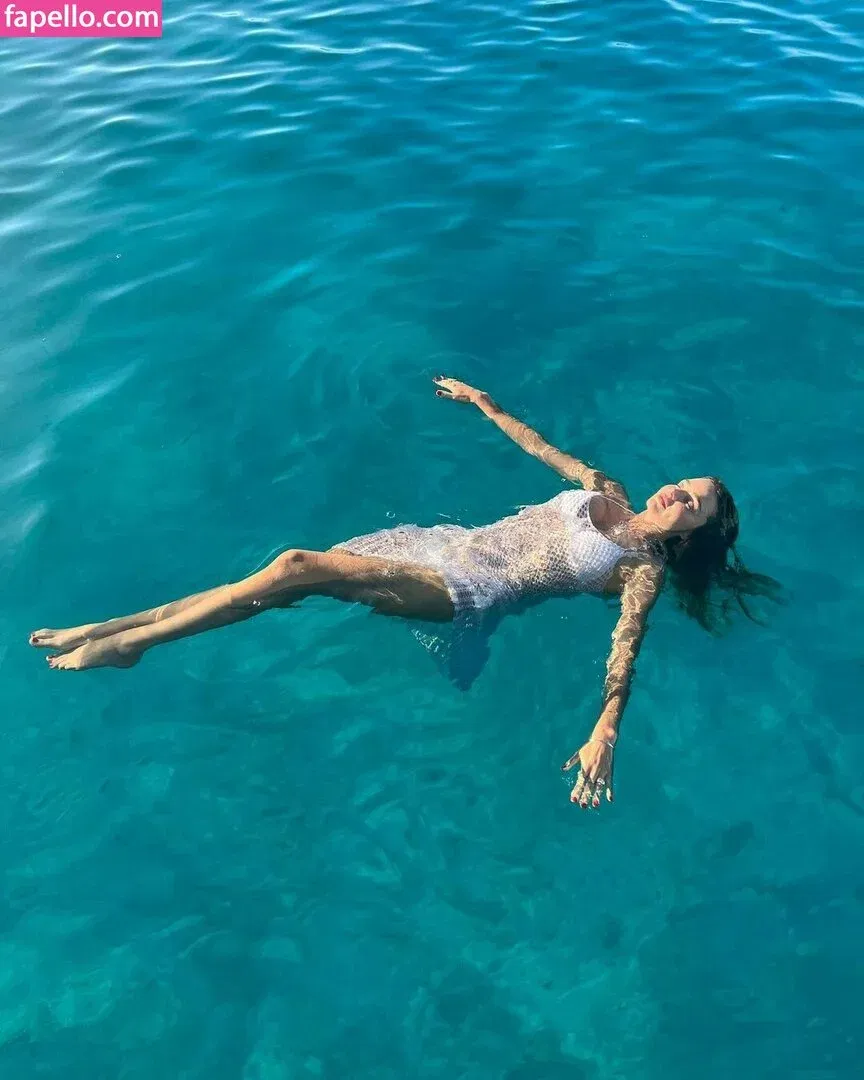 Miranda Kerr / mirandakerr / tsmirandakerr Onlyfans Photo Gallery 