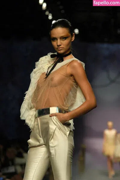 Miranda Kerr / mirandakerr / tsmirandakerr Onlyfans Photo Gallery 