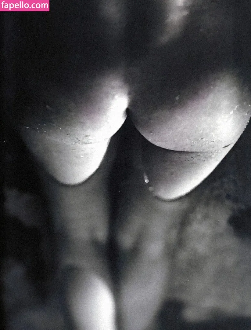 Miranda Kerr / mirandakerr / tsmirandakerr Onlyfans Photo Gallery 