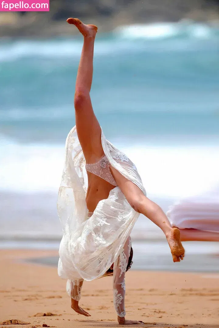 Miranda Kerr / mirandakerr / tsmirandakerr Onlyfans Photo Gallery 