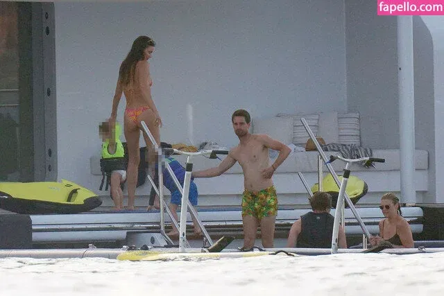 Miranda Kerr / mirandakerr / tsmirandakerr Onlyfans Photo Gallery 