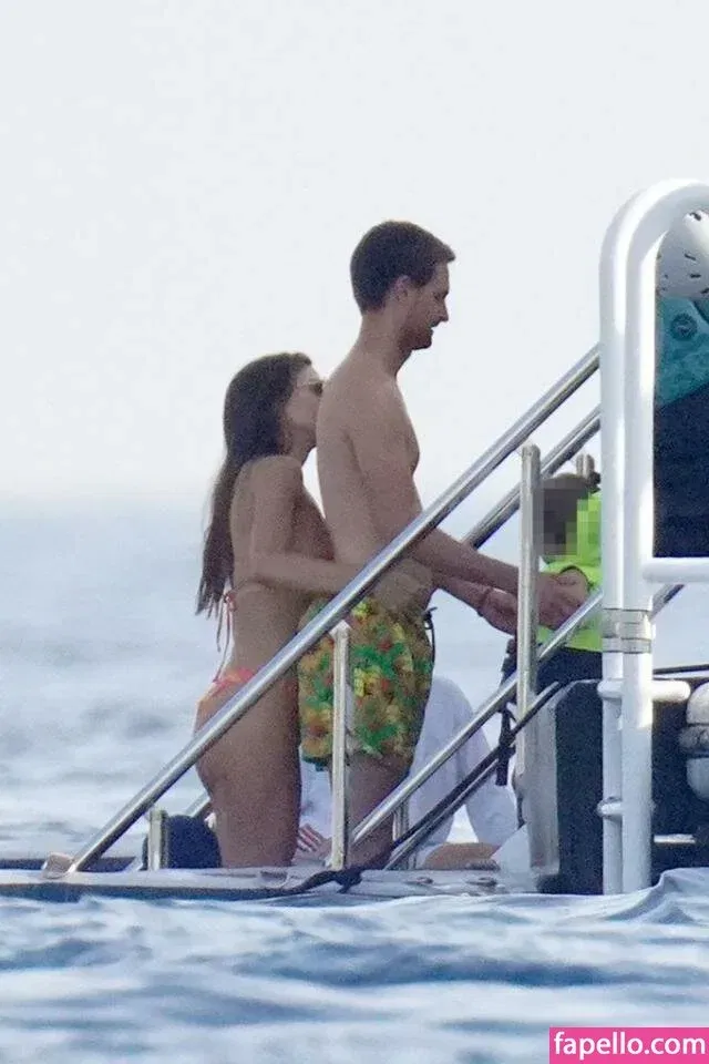 Miranda Kerr / mirandakerr / tsmirandakerr Onlyfans Photo Gallery 