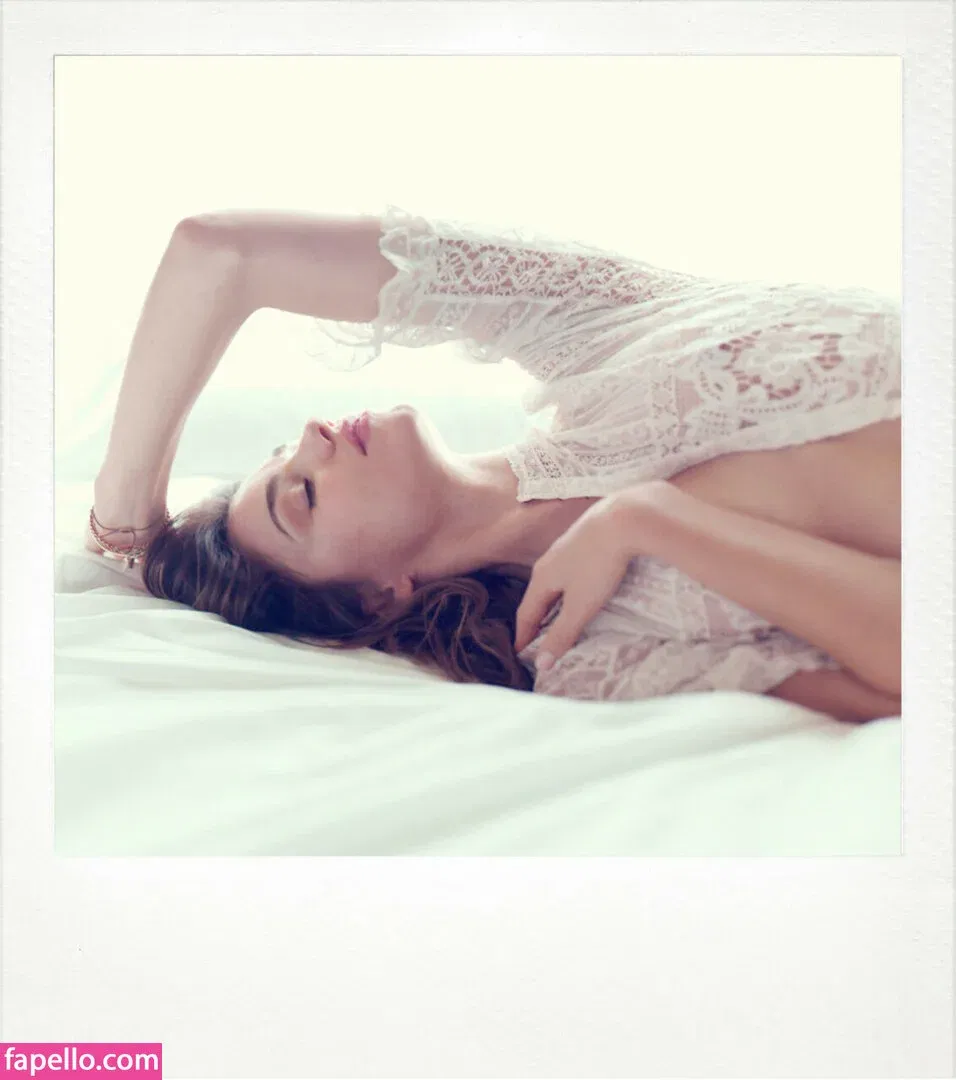 Miranda Kerr / mirandakerr / tsmirandakerr Onlyfans Photo Gallery 