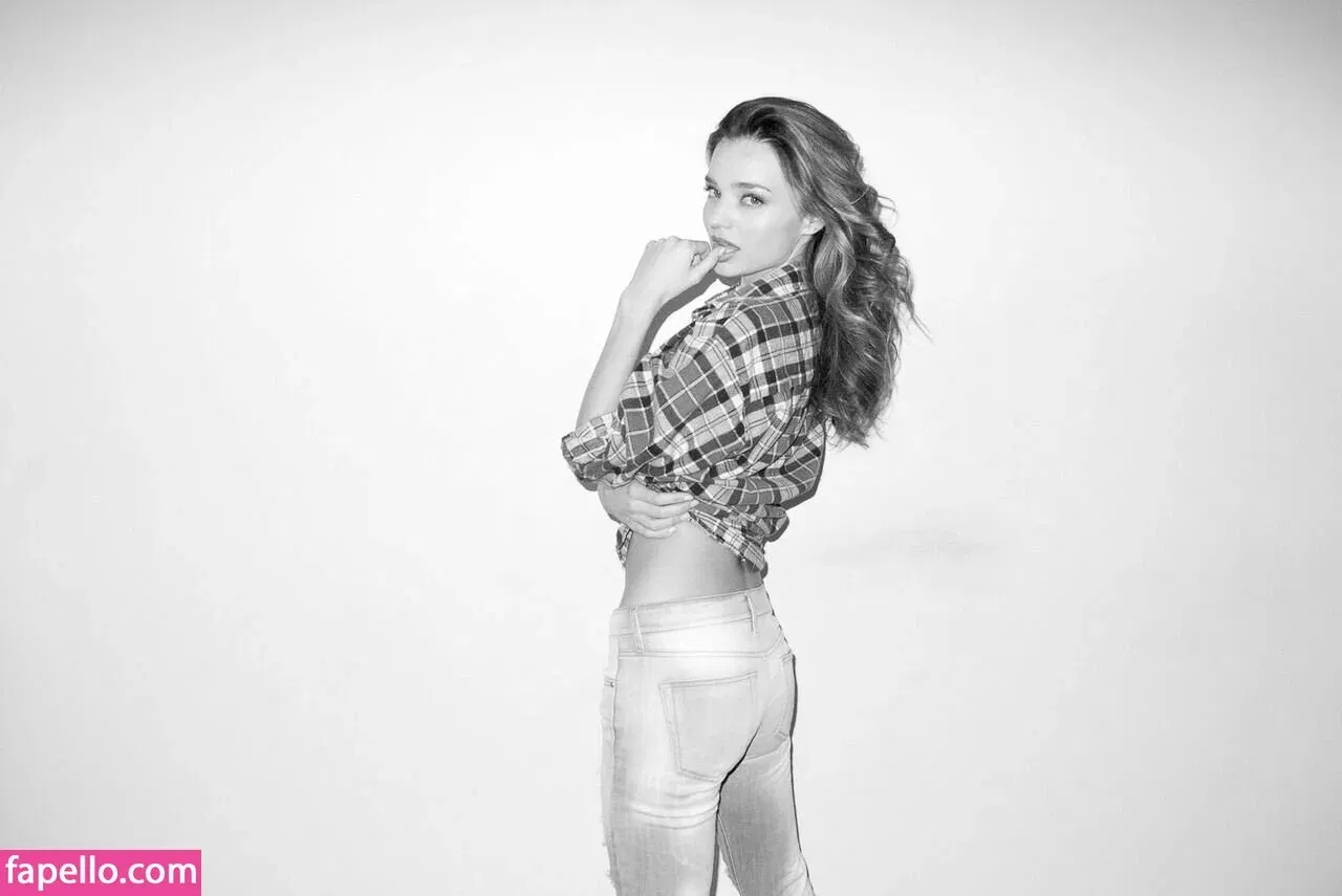 Miranda Kerr / mirandakerr / tsmirandakerr Onlyfans Photo Gallery 