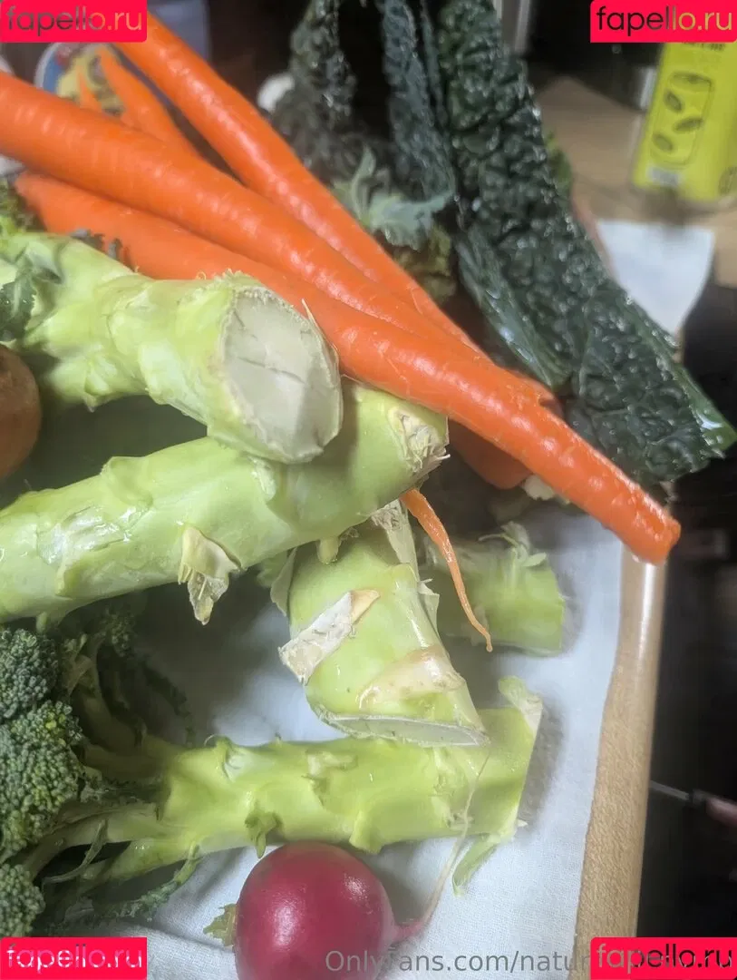 kitchen-Key-1478 / natures.lil.nymp / natures_lil_nymp Onlyfans Photo Gallery 